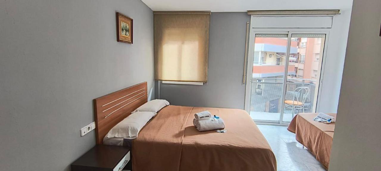 Hostal Europa Тарагона Екстериор снимка