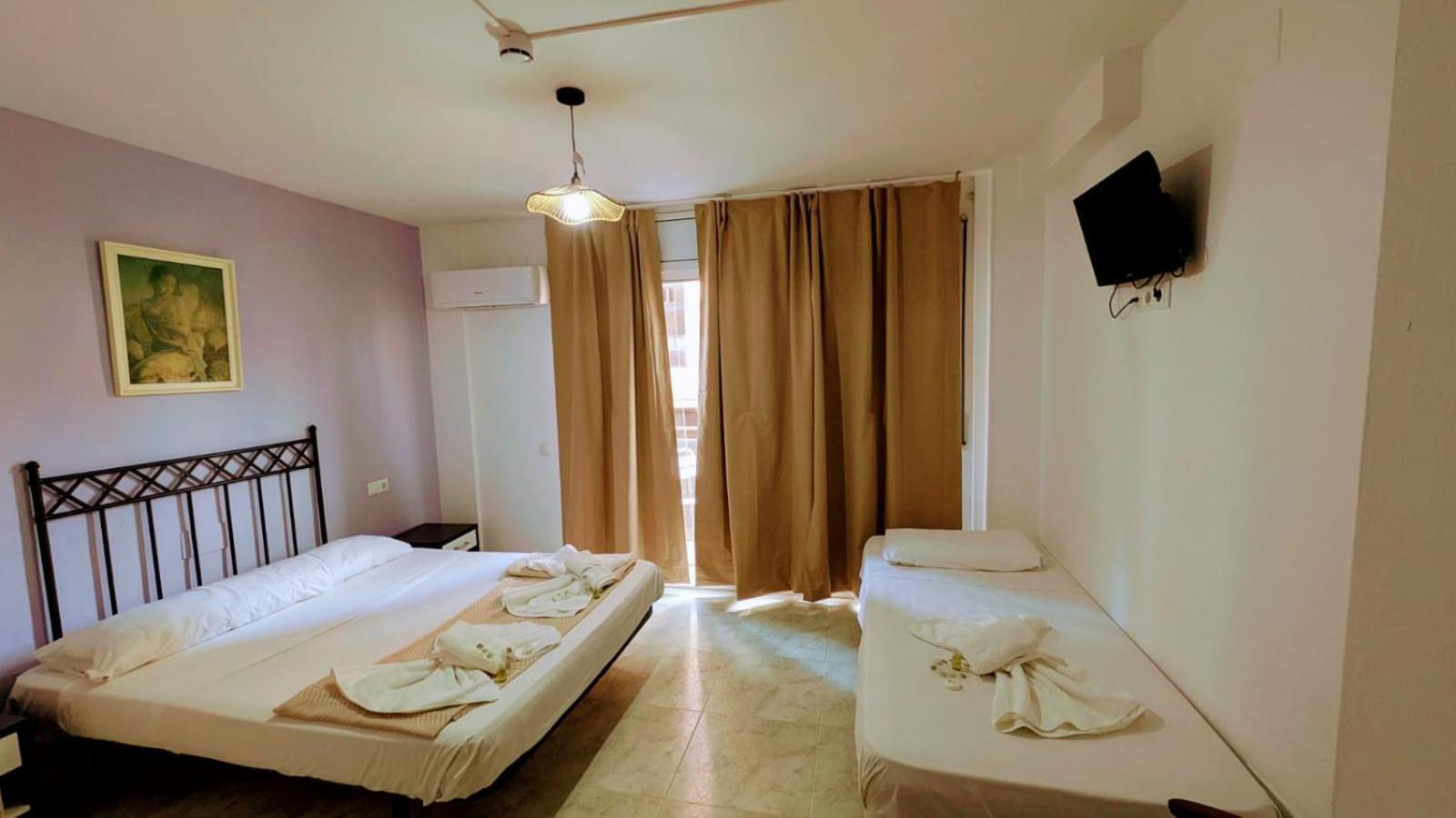 Hostal Europa Тарагона Екстериор снимка