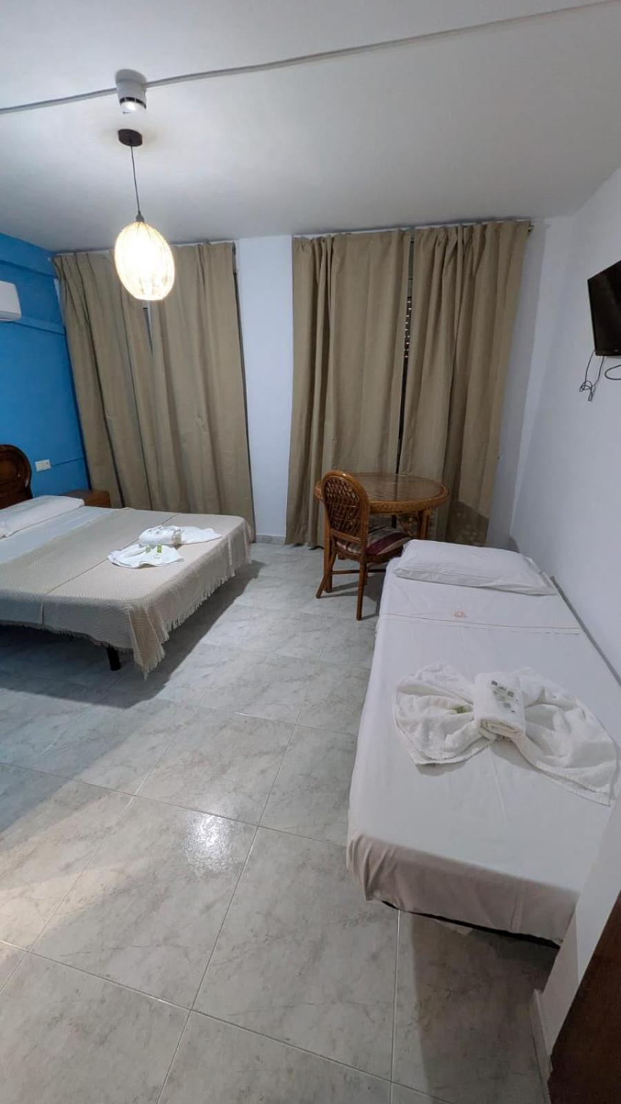 Hostal Europa Тарагона Екстериор снимка